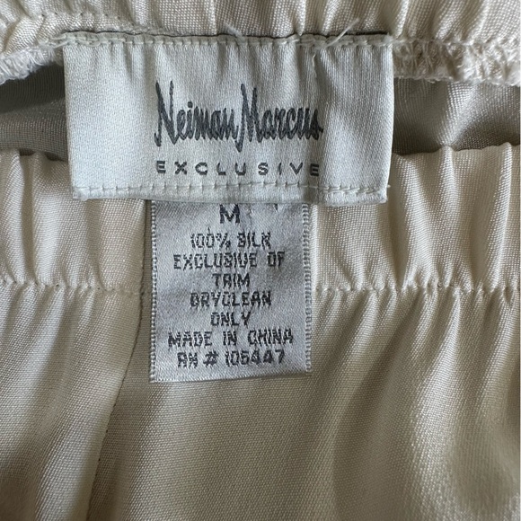 Neiman Marcus Exclusive 100% Silk Easy Pull-on Pants IVORY Size Medium READ - Picture 3 of 3